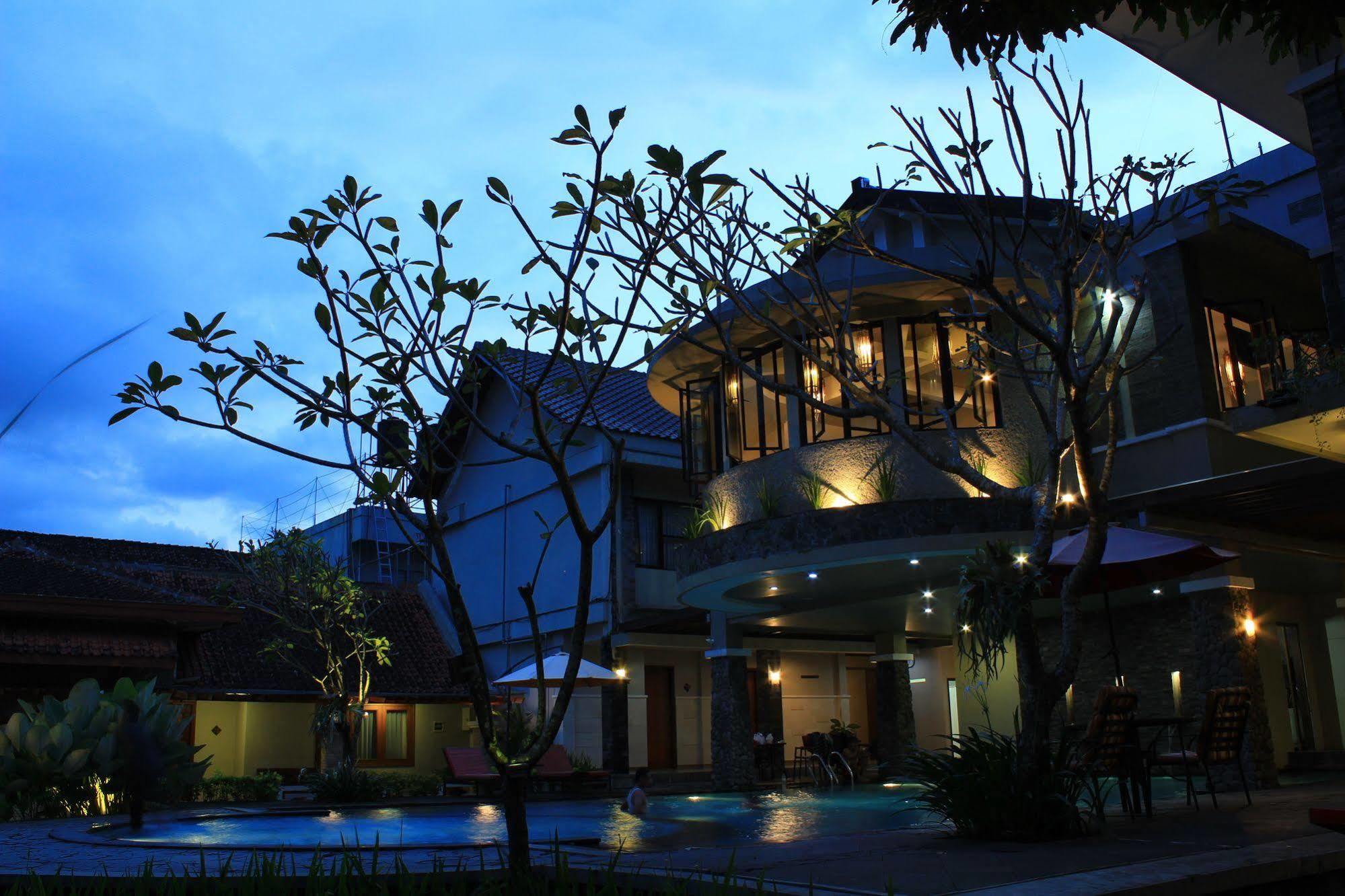 Hotel Sriti Magelang Luaran gambar
